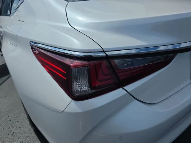 Used 2019 White Pearl Lexus 350 Luxury image 35