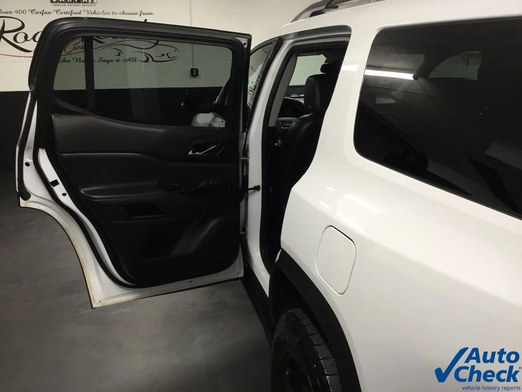 Used 2022 White GMC AT4 image 28