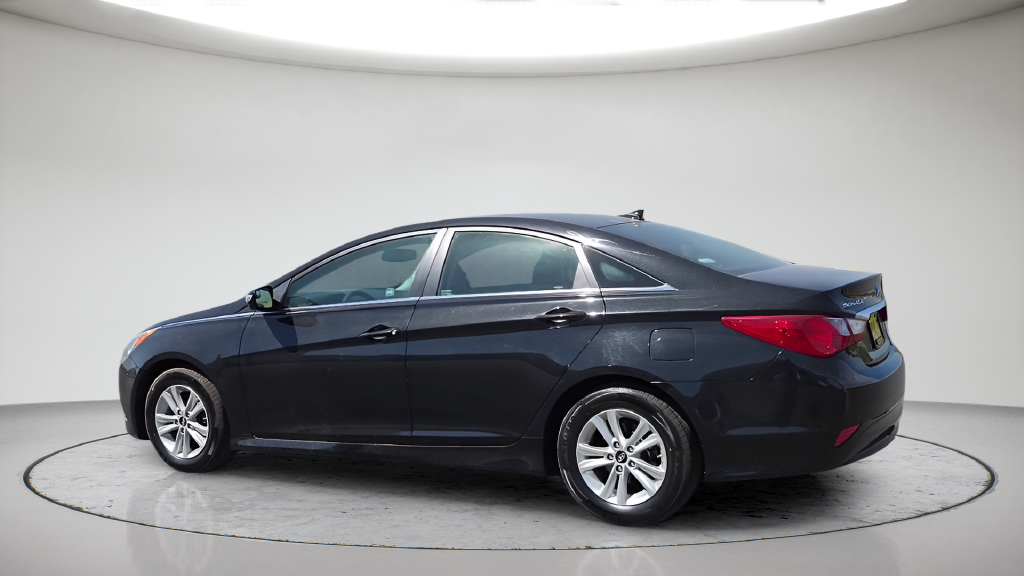 Used 2014 Black Hyundai GLS image 10