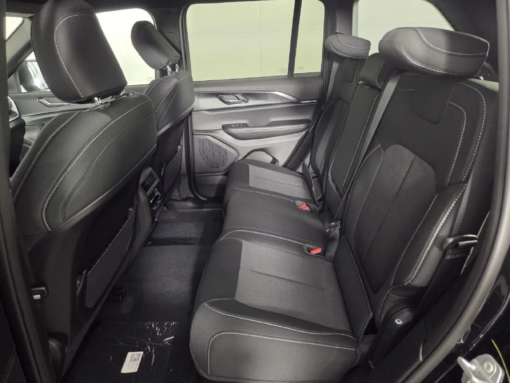 New 2027 High-Gloss Black Paint Jeep Laredo image 17