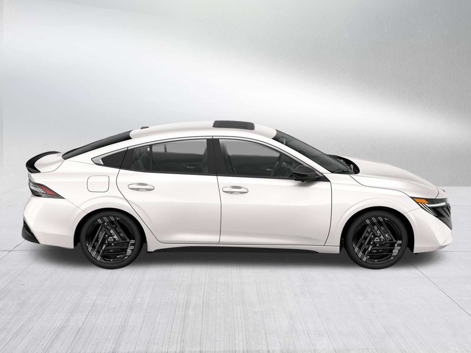 2026 Nissan Sentra SR - Photo 4