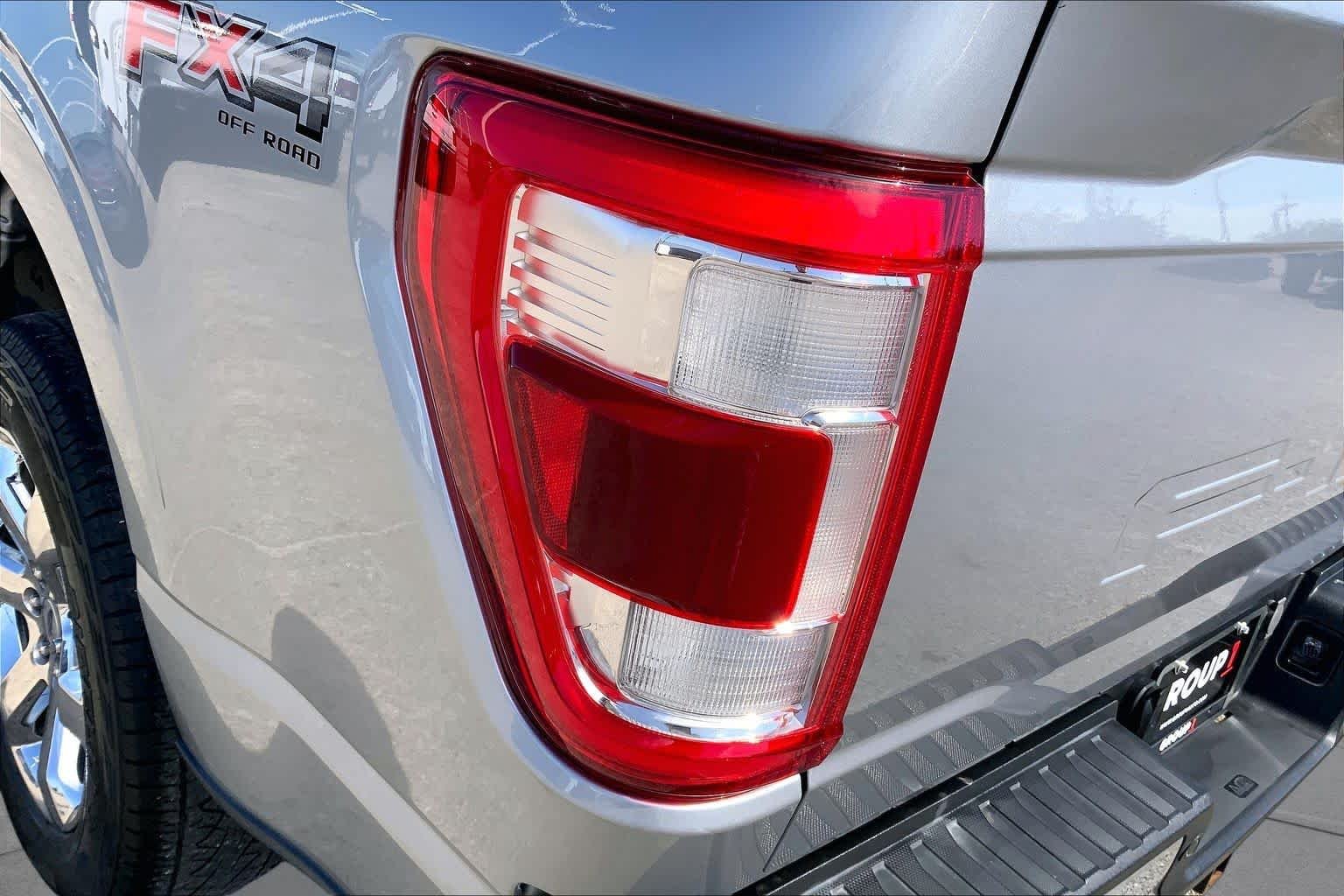 Used 2023 Iconic Silver Metallic Ford LARIAT image 29