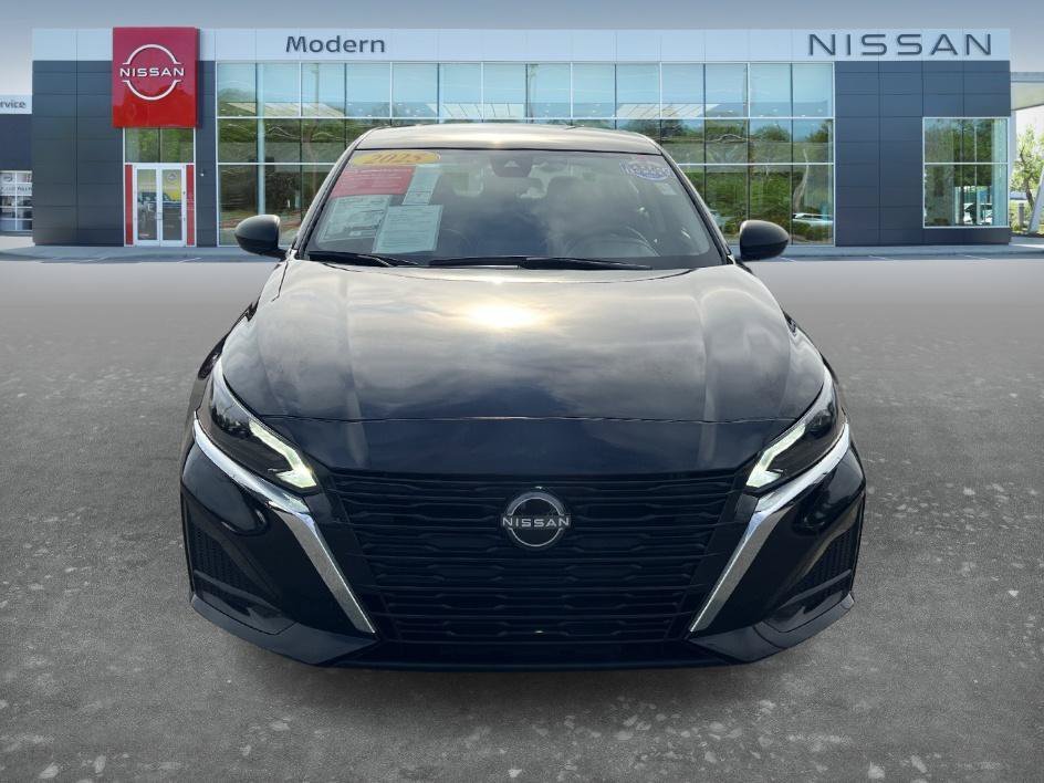 Used 2025 Super Black Nissan SV image 2