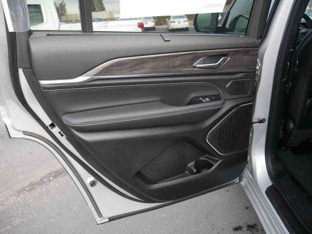 2025 Jeep Grand Cherokee L Overland - Photo 15