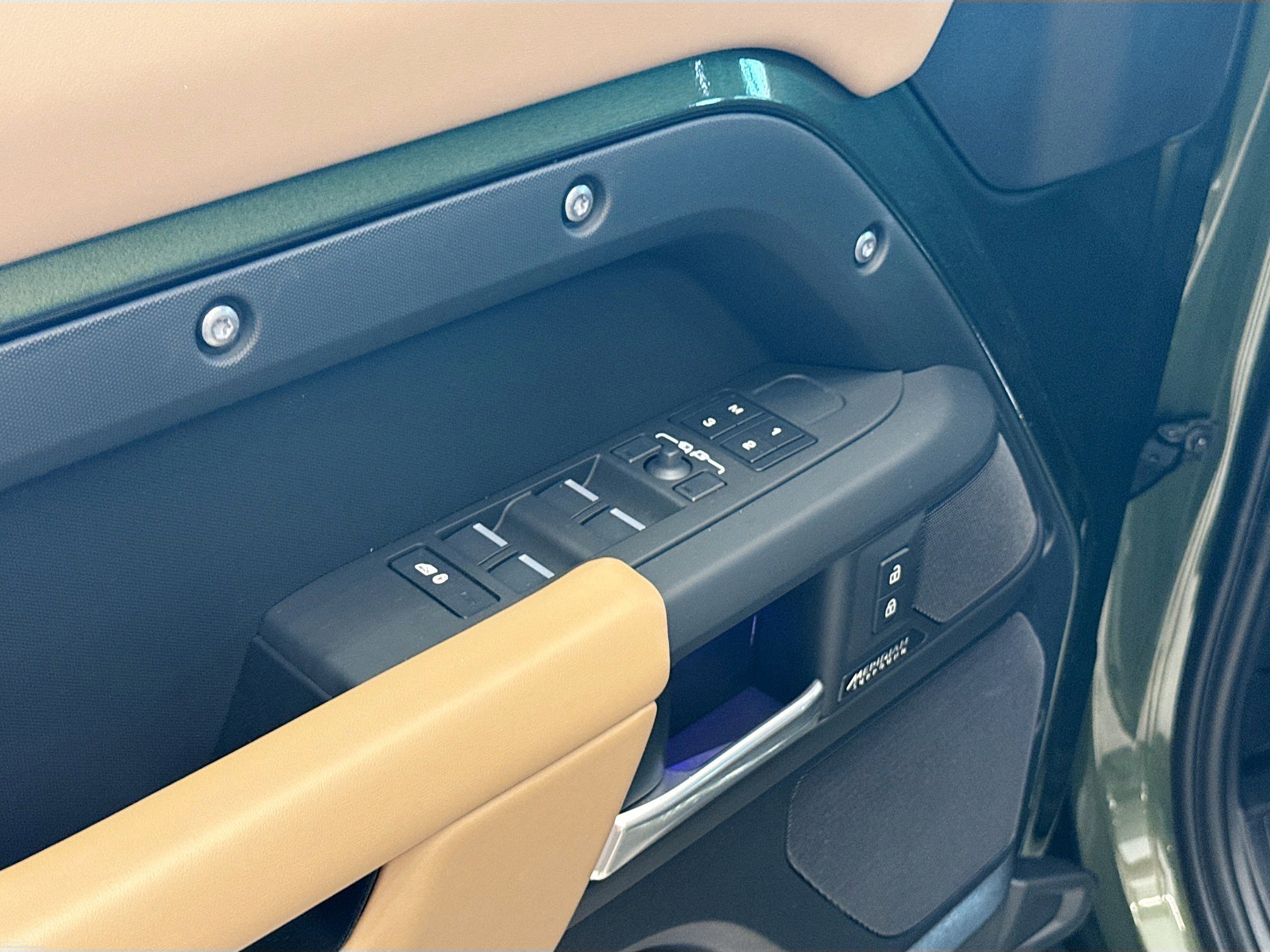 New 2026 Woolstone Green Land Rover X-Dynamic SE image 23