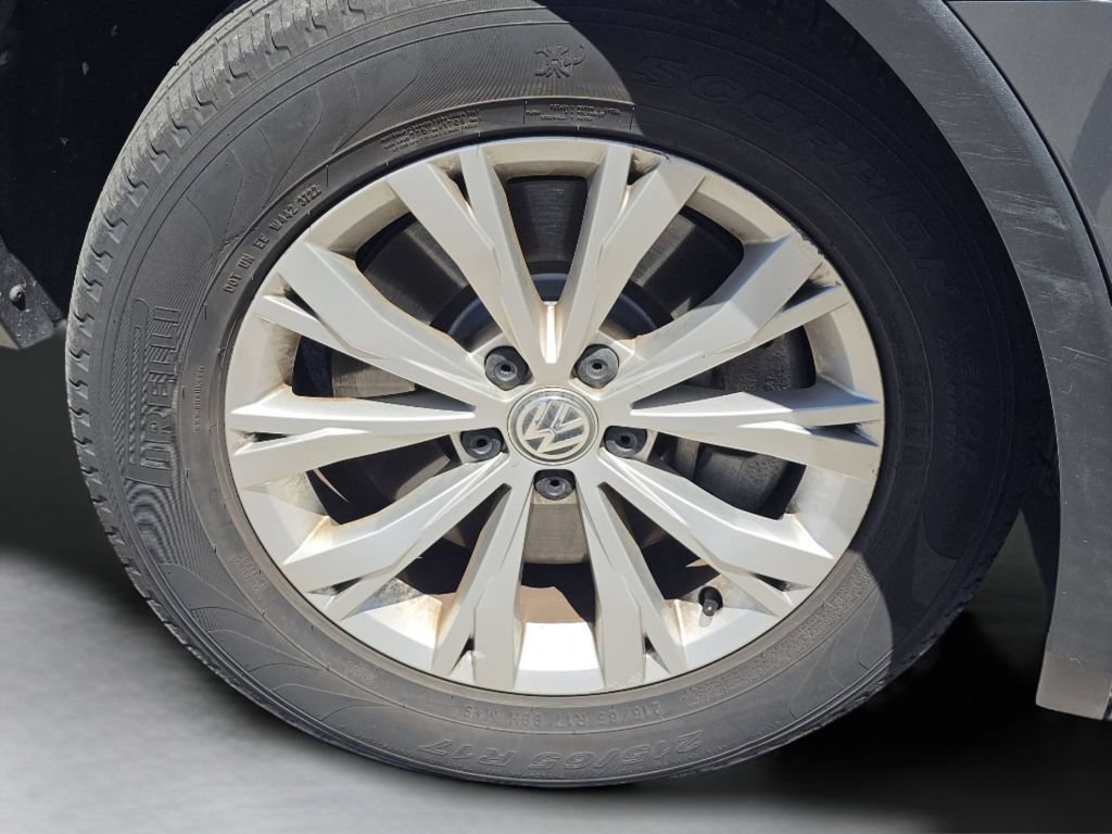 Used 2019 Platinum Gray Metallic Volkswagen S image 18