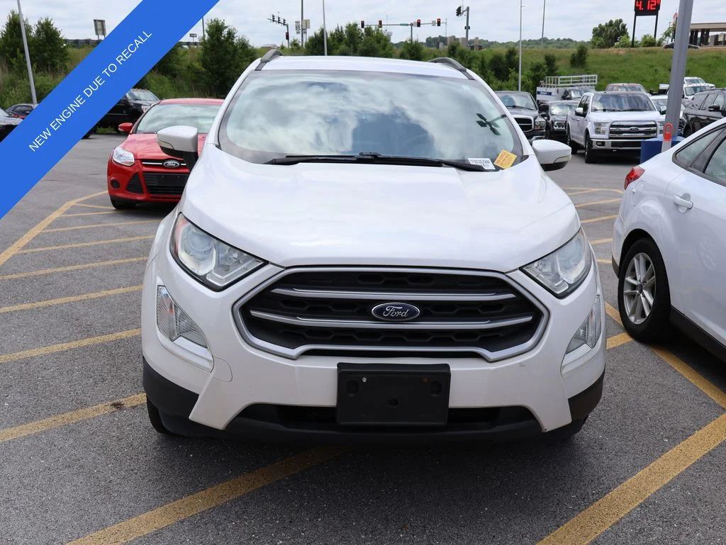 Used 2018 White Platinum Clearcoat Metallic Ford SE image 5