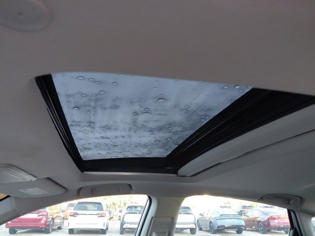Used 2025 Solar Silver Metallic Honda Touring image 26