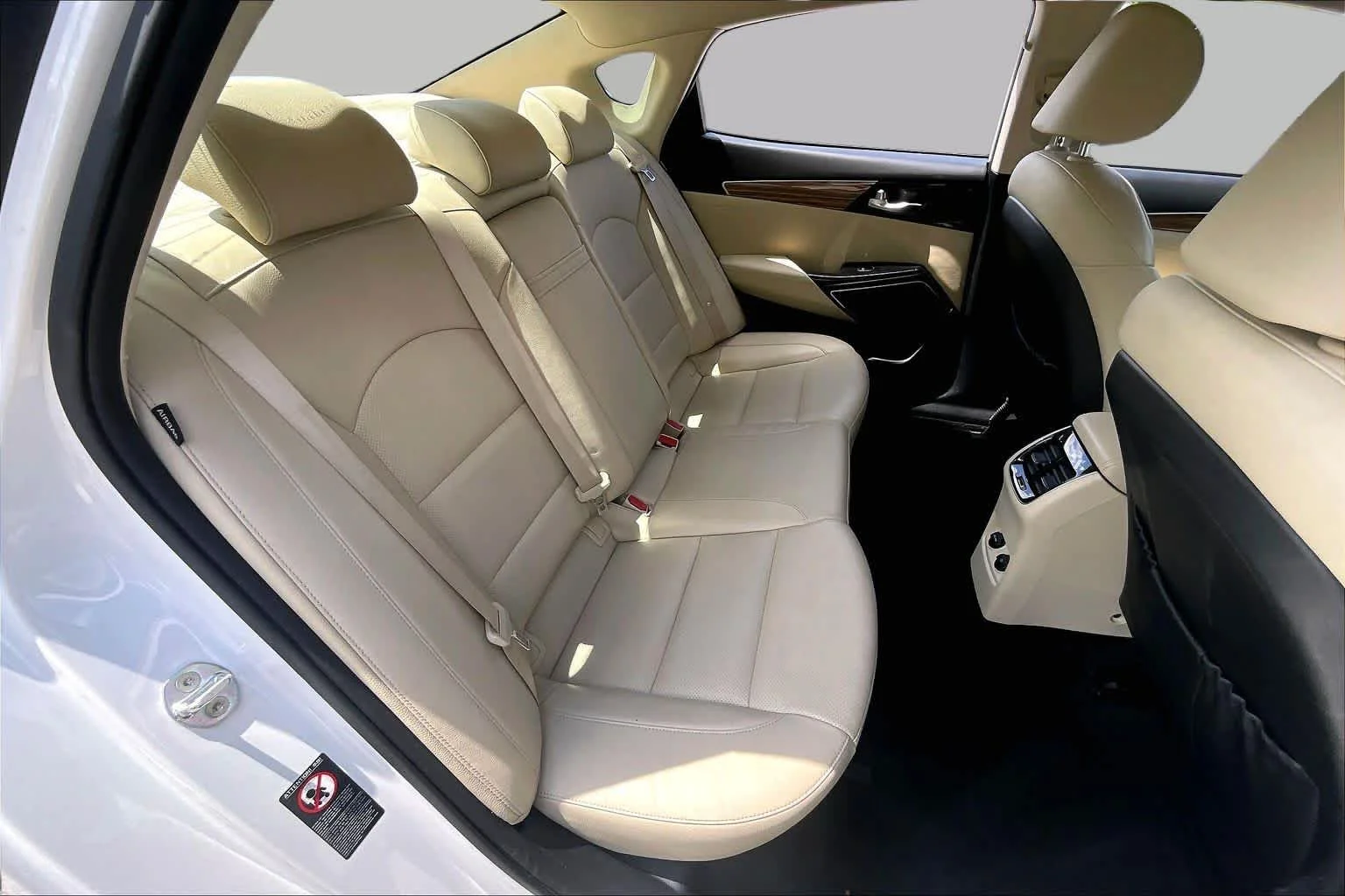 Used 2019 Snow White Pearl Kia Technology image 34