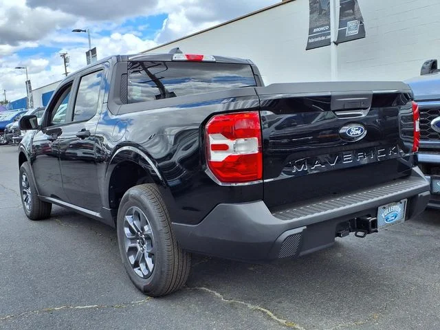 New 2026 Shadow Black Ford XLT image 4