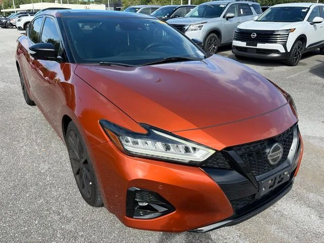 Used 2021 Orange Nissan SR image 3
