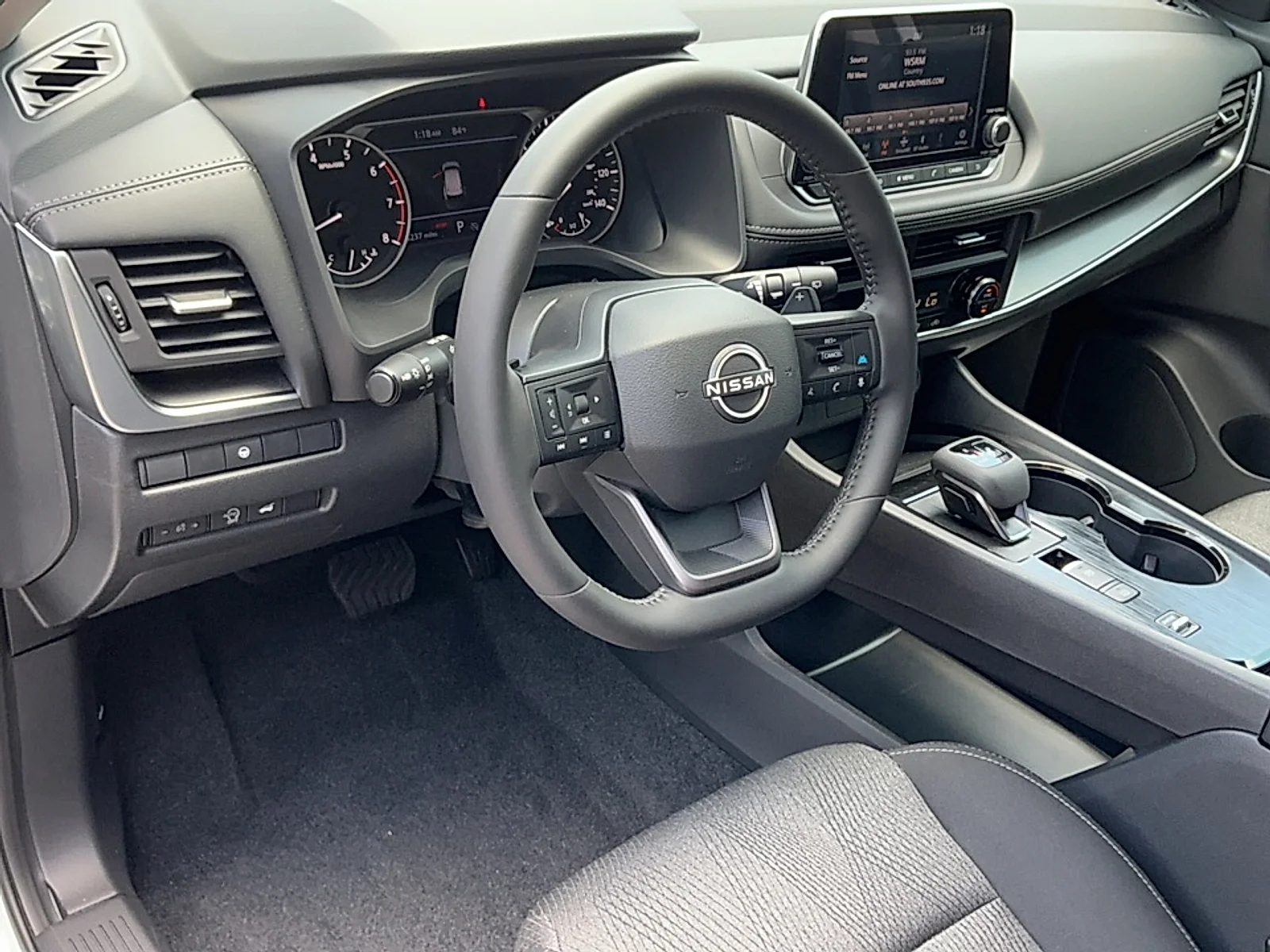 Used 2026 Everest White Pearl Tricoat Nissan SV image 7