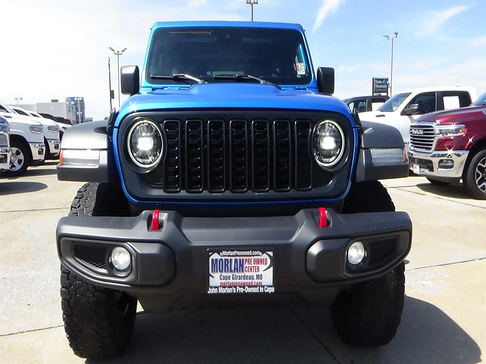 Used 2024 Hydro Blue Pearl Coat (pbj) Jeep Rubicon image 3