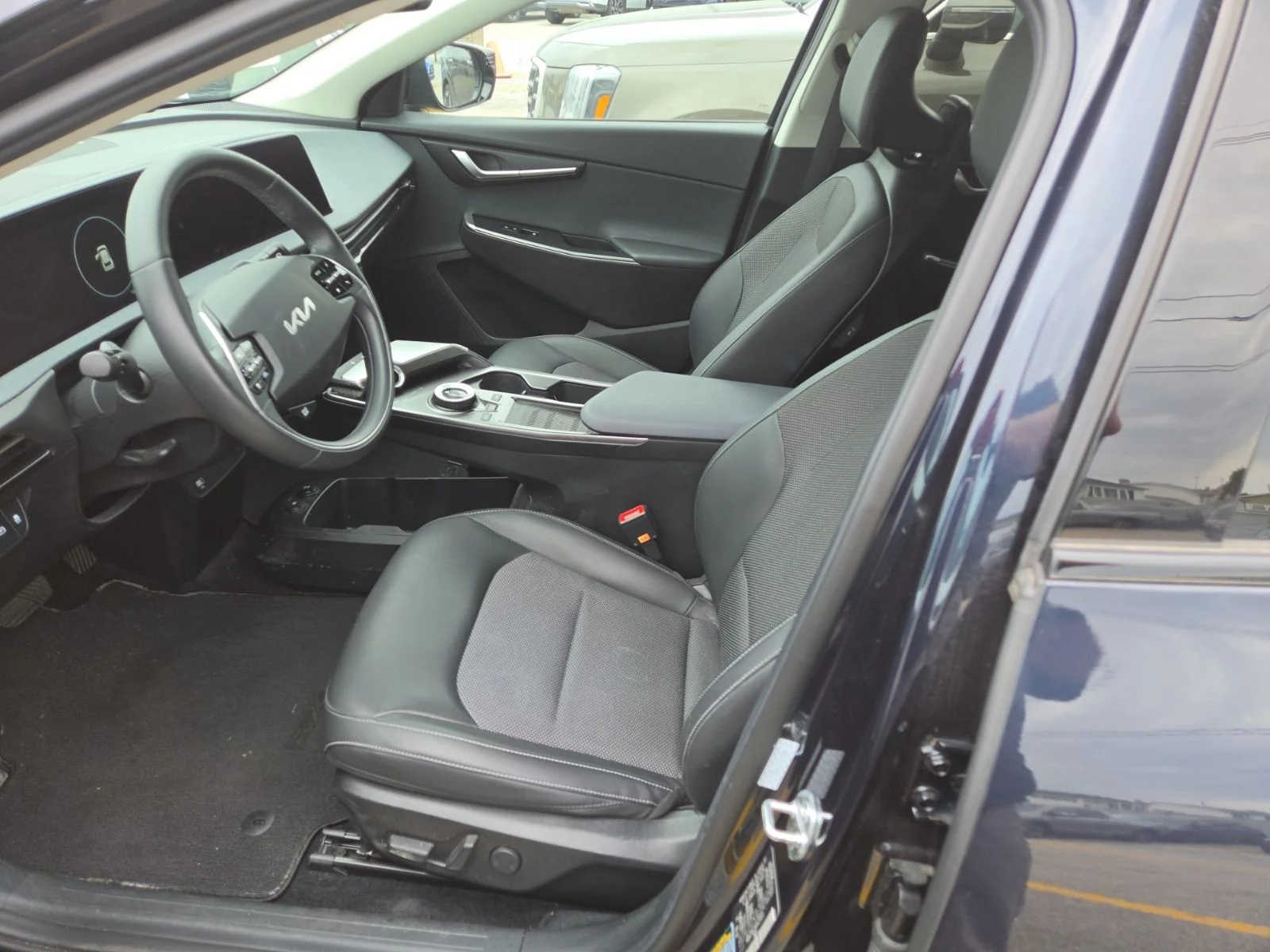 Certified Used 2024 Blue Kia Light image 20