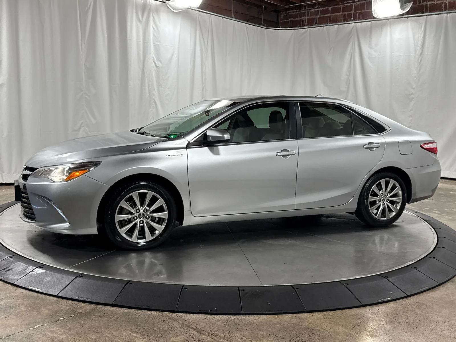 Used 2016 Celestial Silver Metallic Toyota XLE image 10