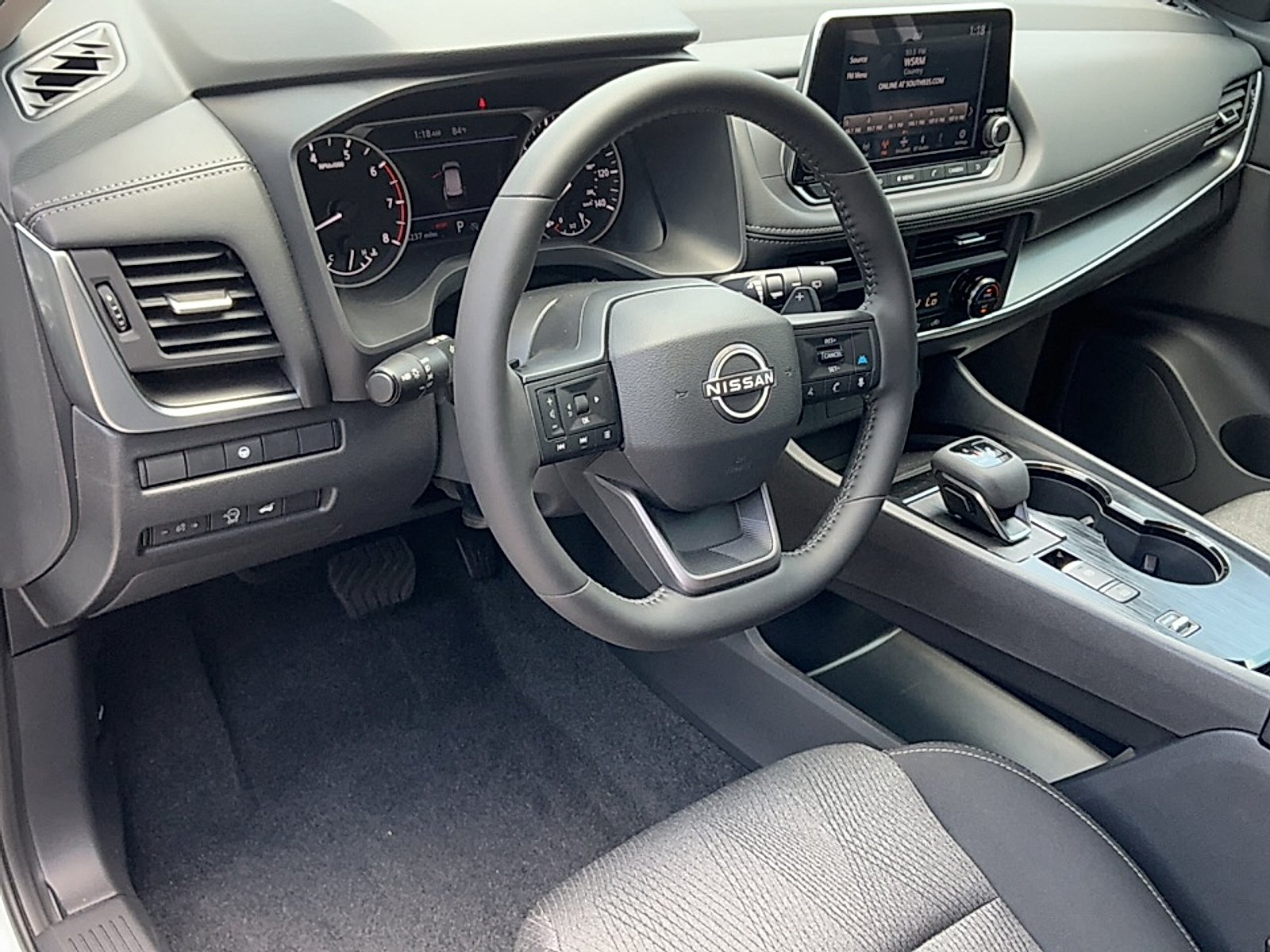 Used 2026 Everest White Pearl Tricoat Nissan SV image 7