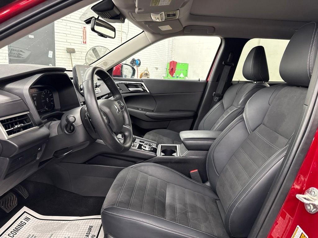 Used 2024 Red Mitsubishi  image 9