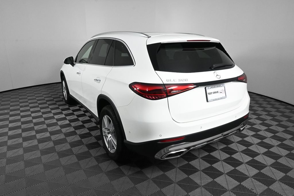 New 2026 Polar White Mercedes-Benz GLC 300 image 4