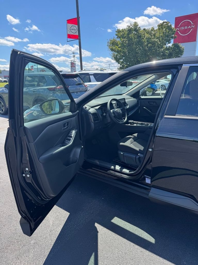 2026 Nissan Rogue S - Photo 9