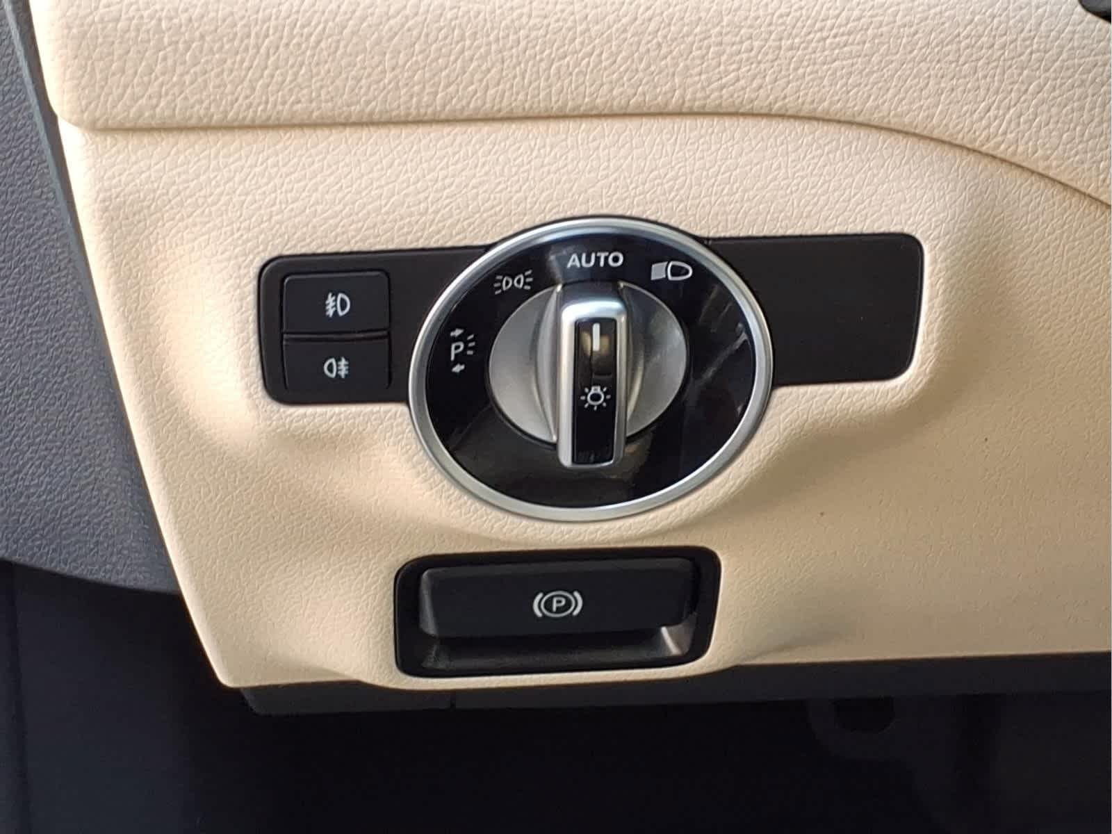 Used 2019 Polar White Mercedes-Benz GLA 250 image 14