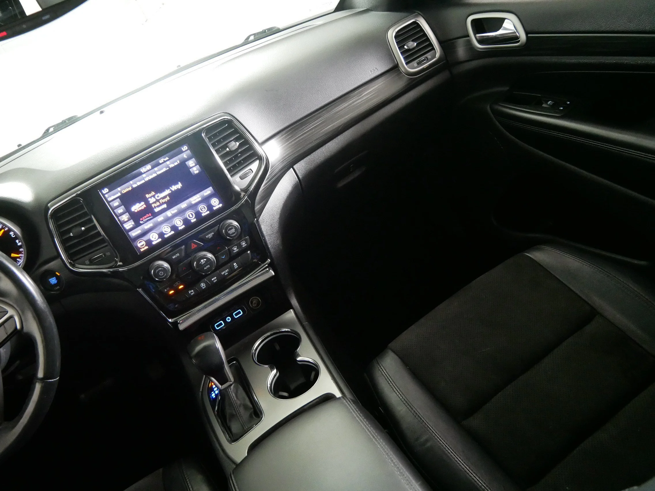 Used 2020 Bright White Clearcoat Jeep Altitude image 11