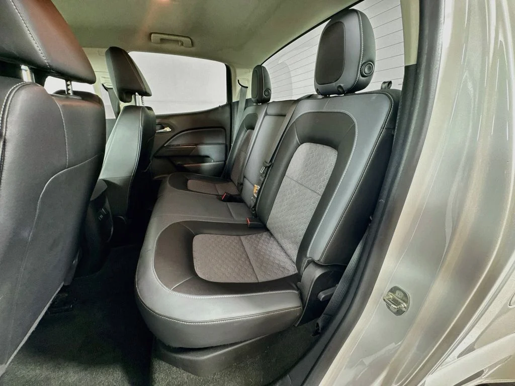 Used 2015 White Chevrolet Z71 image 29