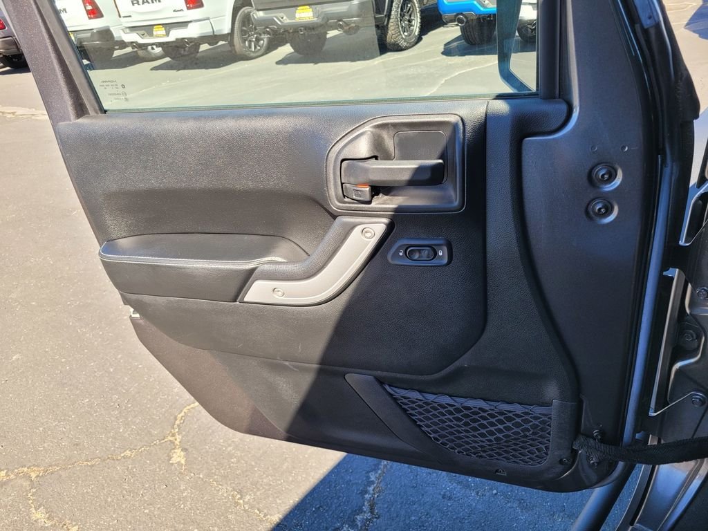 Certified Used 2016 Gray Jeep Unlimited Rubicon image 27