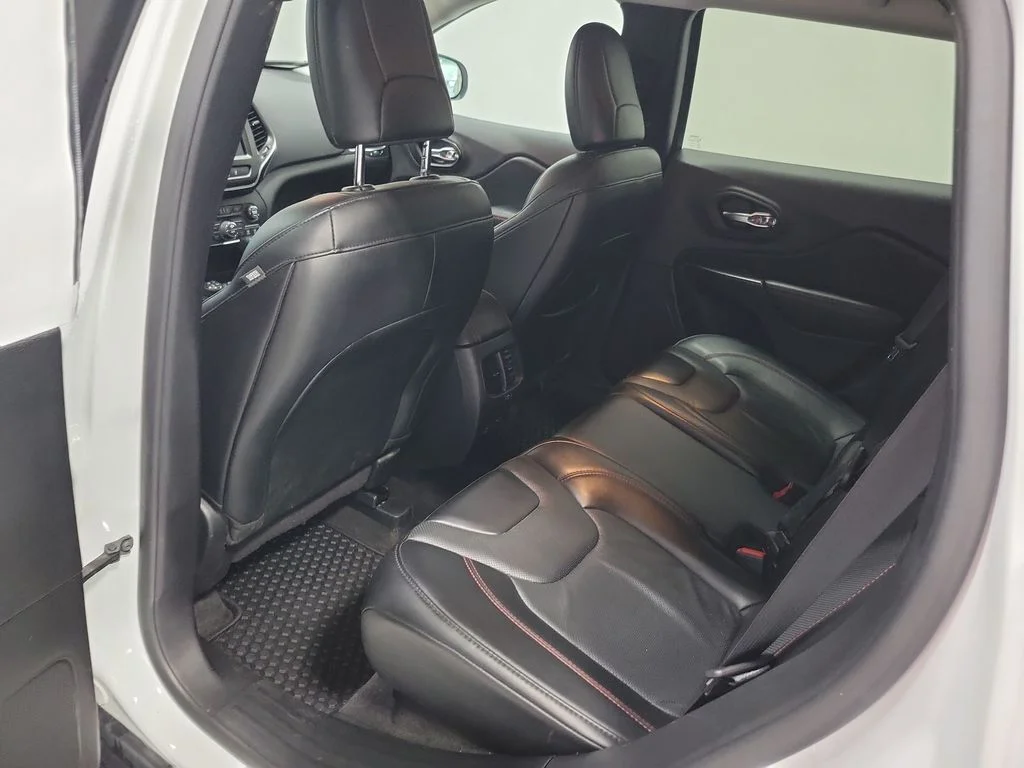 Used 2022 White Jeep Trailhawk image 30