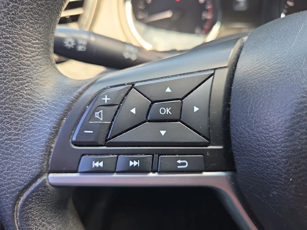 Used 2017 Gray Nissan S image 31