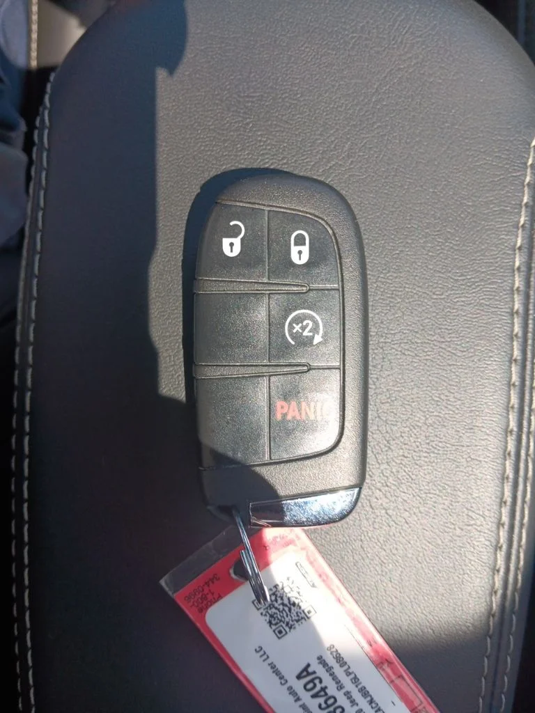 Used 2020 Alpine White Clearcoat Jeep Limited image 27