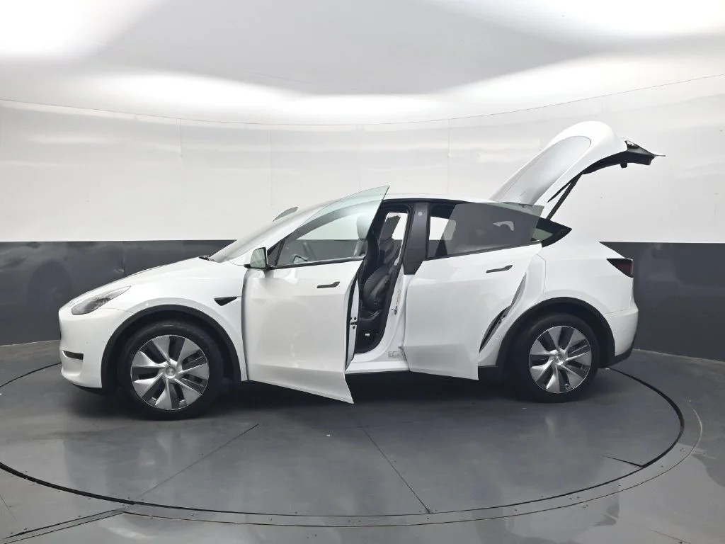 Used 2022  Tesla Long Range image 34