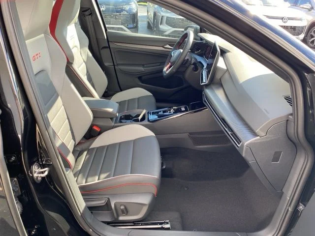 2025 Volkswagen Golf GTI SE - Photo 44