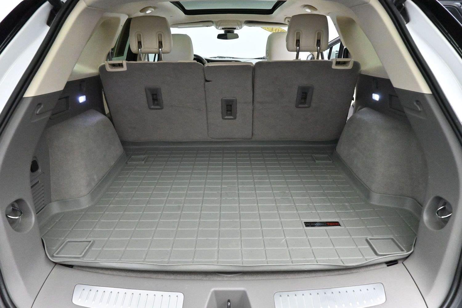 Used 2017 CRYSTAL WHITE TRICOAT Cadillac Luxury FWD image 9