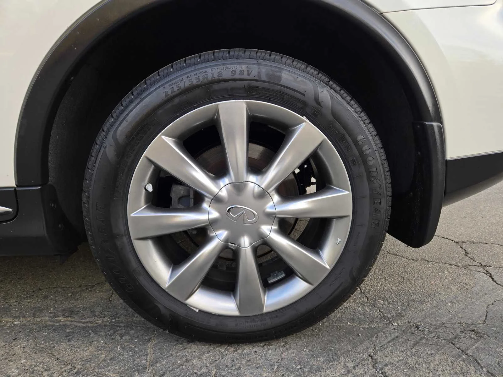 Used 2016  INFINITI  image 28