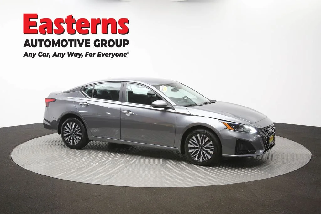 Used 2023 Gray Nissan 2.5 SV image 47