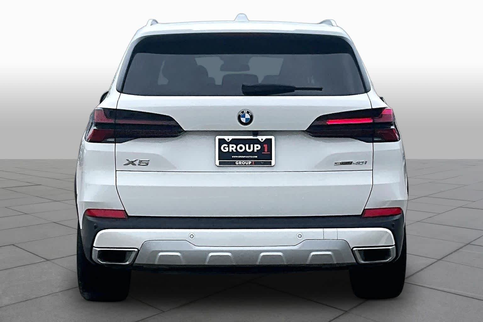 Used 2026 Alpine White BMW sDrive40i image 4