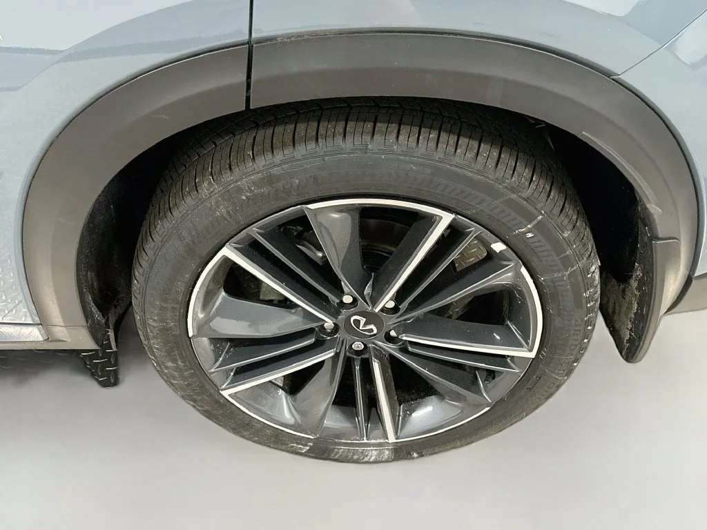 Used 2025 Slate Gray INFINITI ESSENTIAL image 33