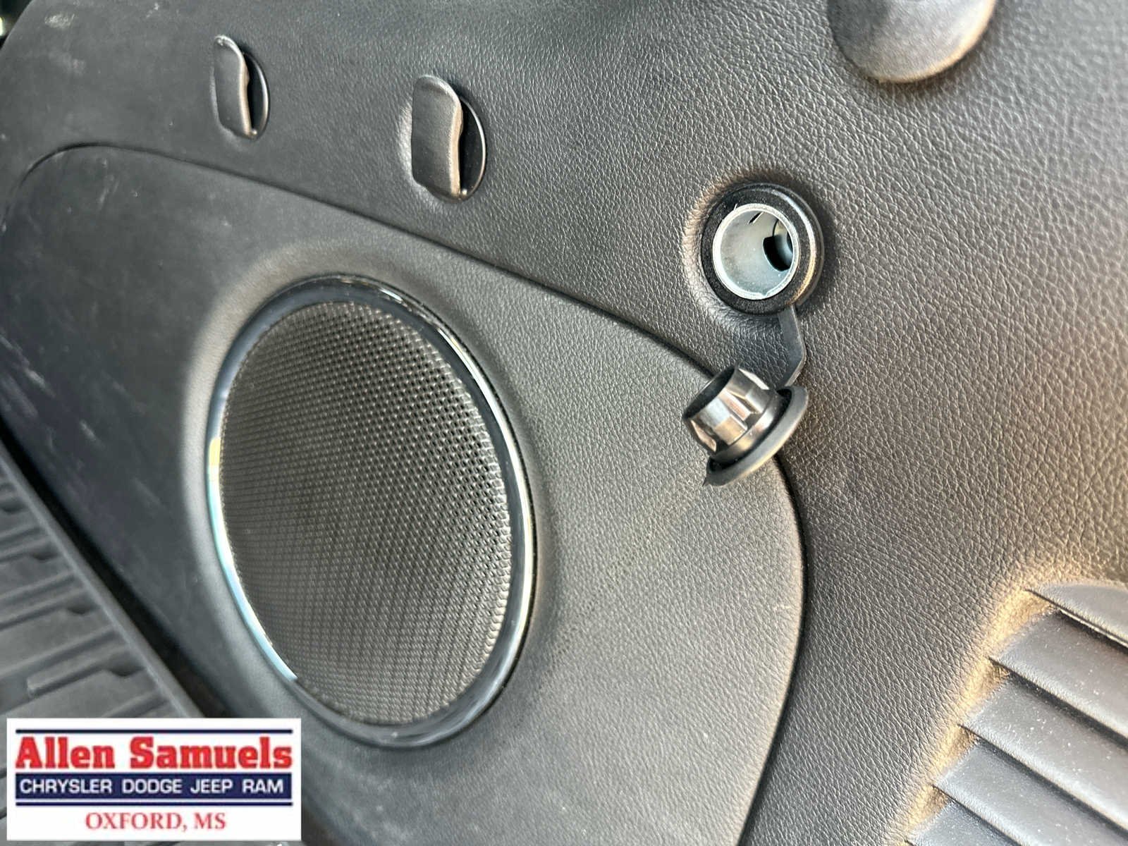 Used 2022 Bright White Clearcoat Jeep Limited image 38