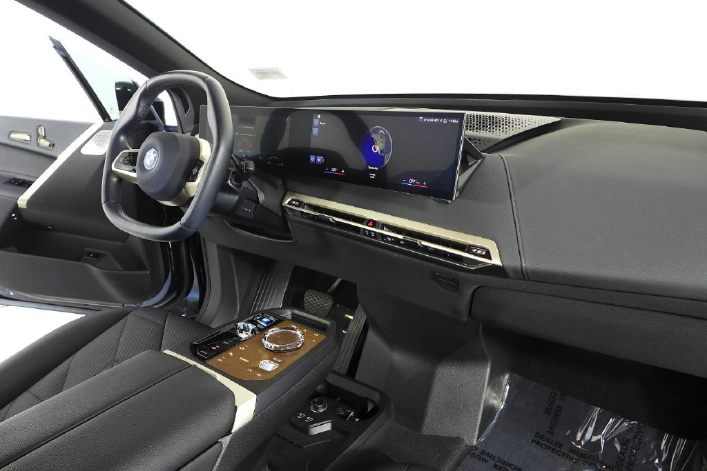 Certified Used 2023 Black Sapphire Metallic BMW M60 image 12