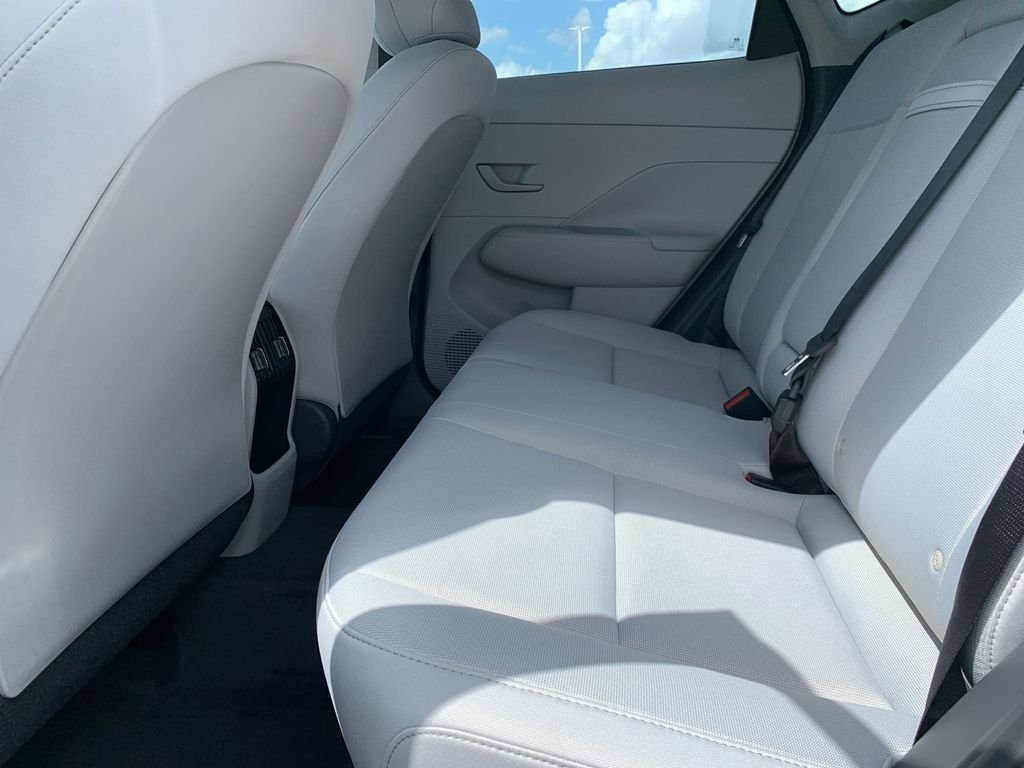 Used 2026 White Hyundai SEL Sport image 23