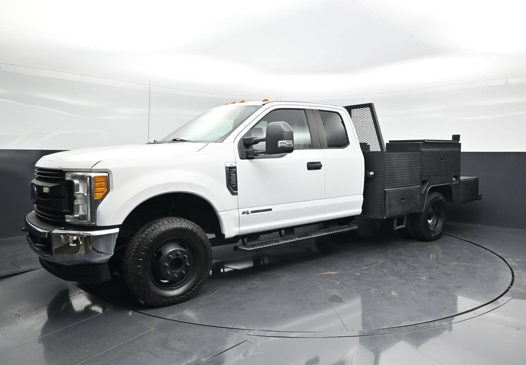 Used 2017 White Ford XL image 1