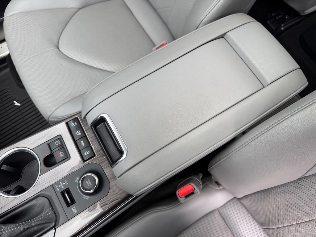 Used 2022 Magnetic Gray Metallic Toyota Platinum image 26
