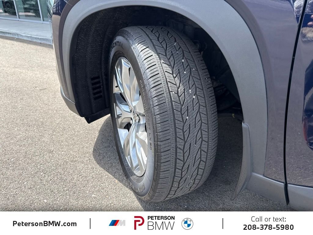 Used 2025  Toyota Limited image 30