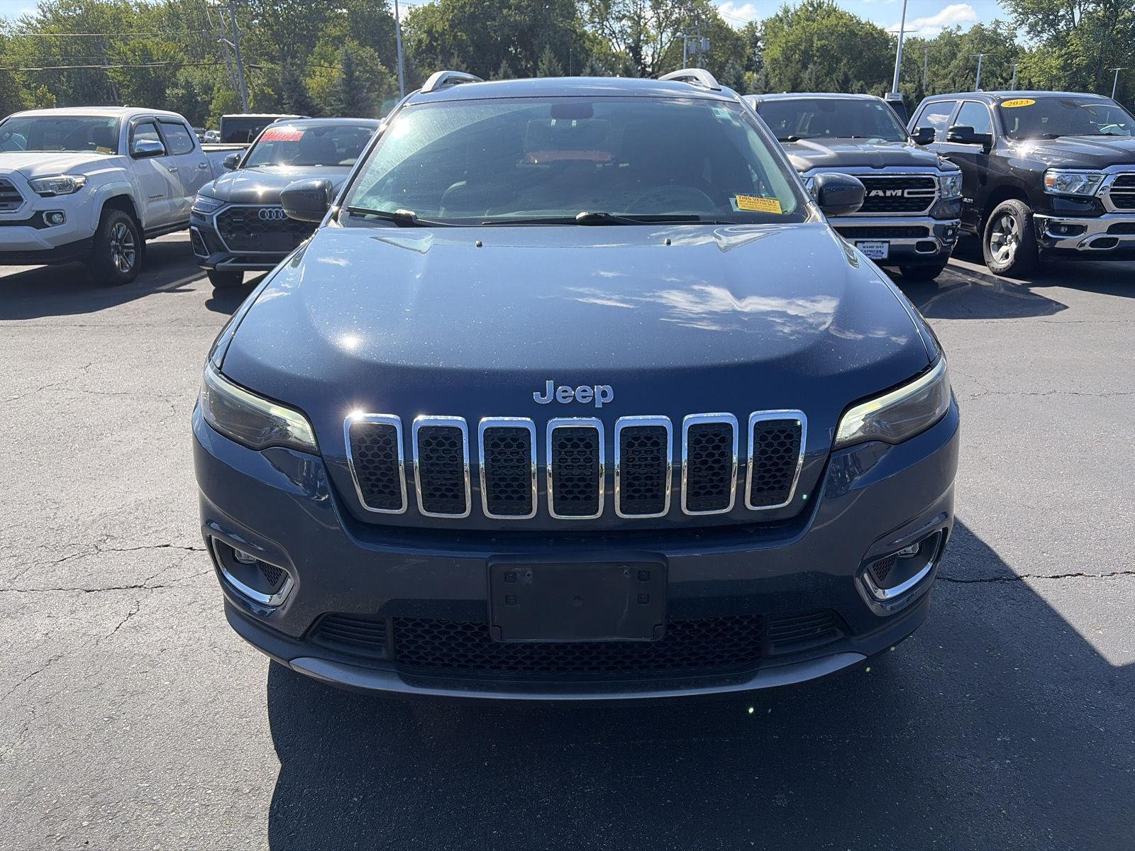 Used 2020 Slate Blue Pearlcoat Jeep Limited image 2