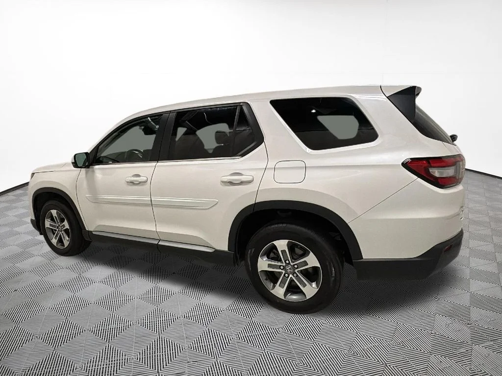 2025 Honda Pilot EX-L - Photo 12