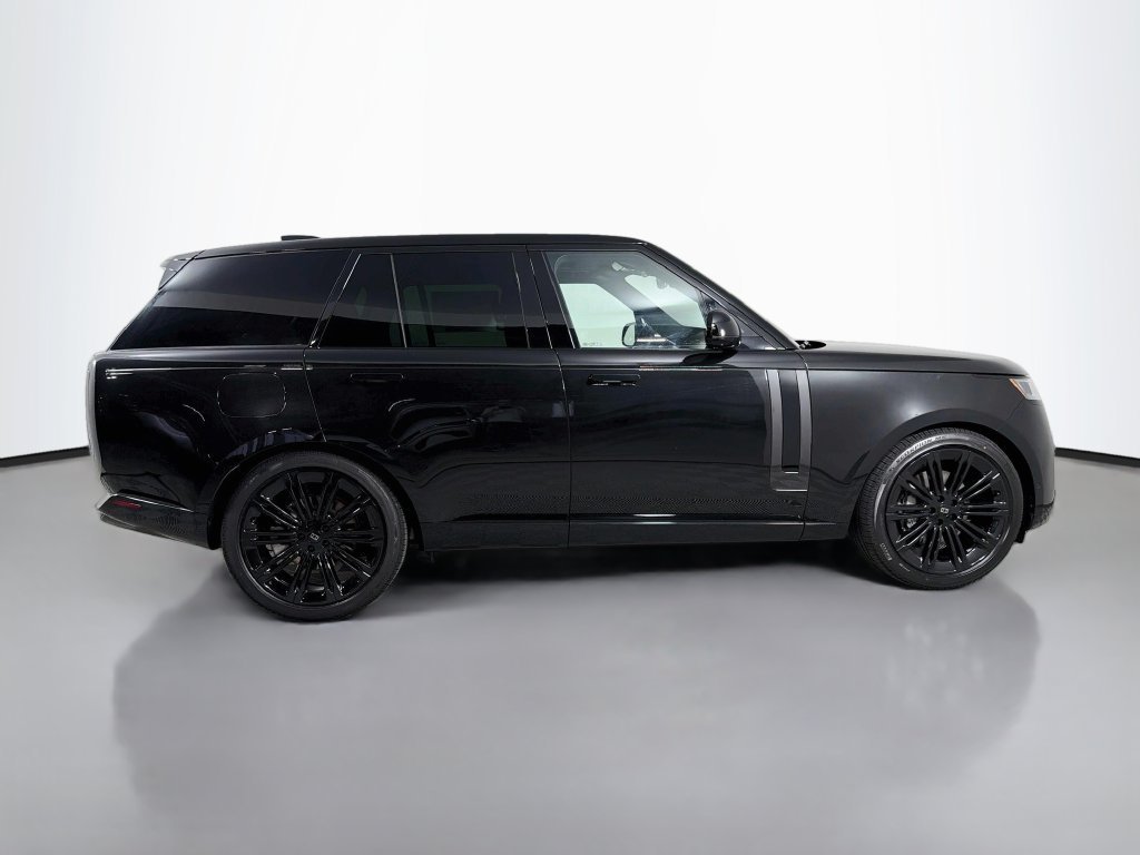 New 2027 Santorini Black Land Rover SE image 4