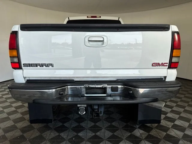 Used 2006 Olympic White GMC SLE2 image 20