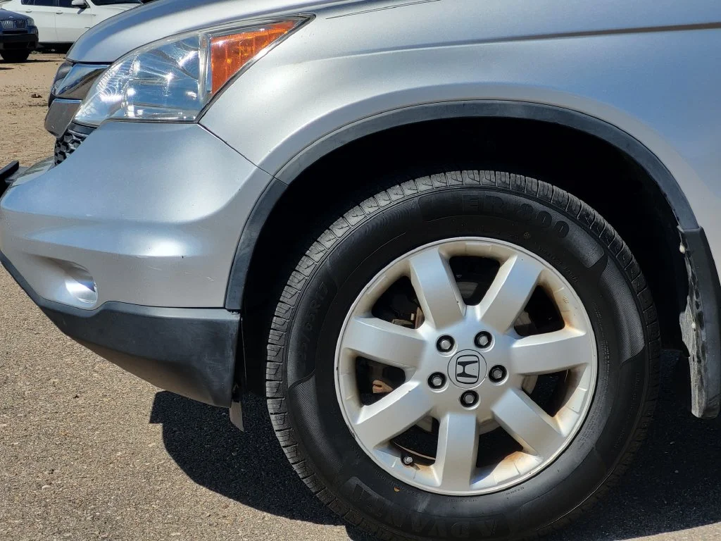 Used 2011 Alabaster Silver Metallic Honda SE image 5