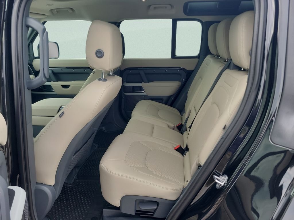Used 2024 Black Land Rover S image 10