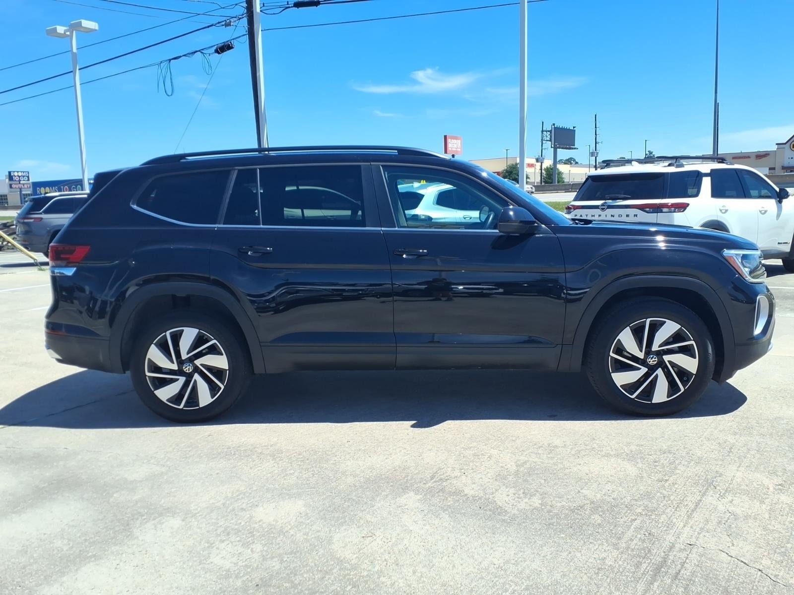 2025 Volkswagen Atlas 2.0T SE w/Technology - 3